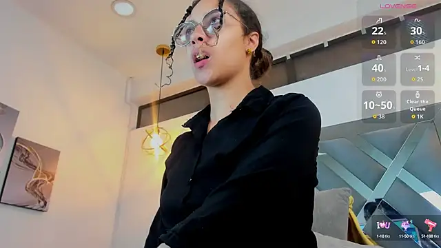 Hanna Cornee  online show from September 23, 2025, 1:40 pm