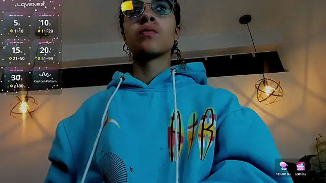 Hanna Cornee  online show from December 4, 2025, 12:26 pm