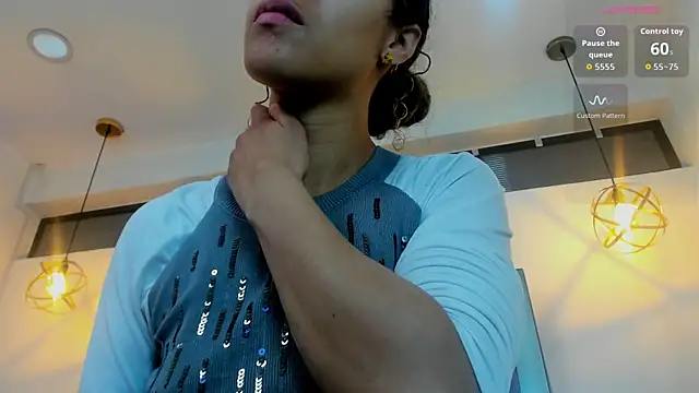 Hanna Cornee  online show from September 24, 2025, 1:28 pm