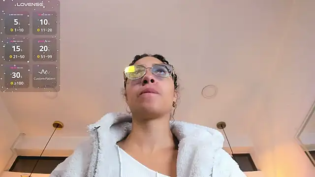 Hanna Cornee  online show from January 8, 2026, 12:44 pm