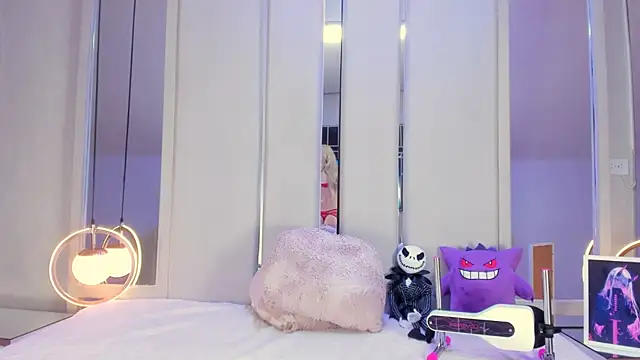 VesperVelvet online show from December 18, 2025, 9:07 pm