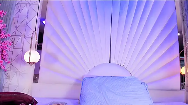 VesperVelvet online show from June 17, 2026, 5:18 am
