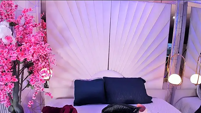VesperVelvet online show from June 24, 2026, 5:06 am