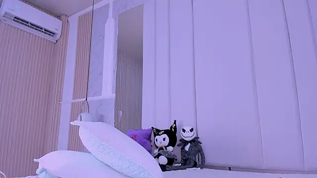 VesperVelvet online show from July 28, 2026, 2:13 pm