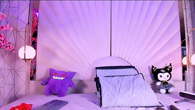 VesperVelvet online show from June 12, 2026, 5:05 am
