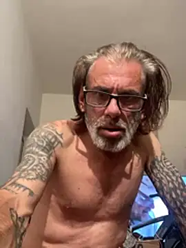 Snapshot of crisfootlicker chatting on July 2, 2026, 4:13 pm crisfootlicker online show from July 2, 2026, 4:13 pm