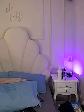Kaylachannell online show from June 6, 2026, 3:45 am
