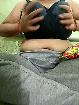 Snapshot of chocobbsneha567 chatting on December 21, 2025, 2:35 am chocobbsneha567 online show from December 21, 2025, 2:35 am