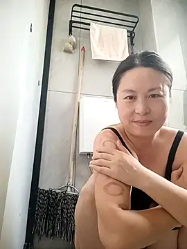 chengcheng12 online show from October 9, 2025, 12:33 am