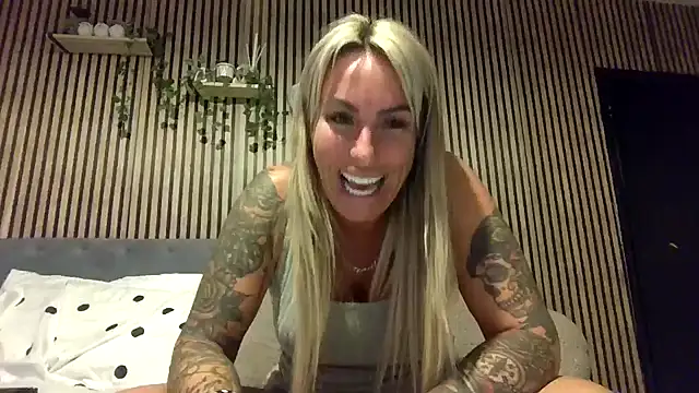 poppyinga1 online show from January 12, 2026, 9:09 pm