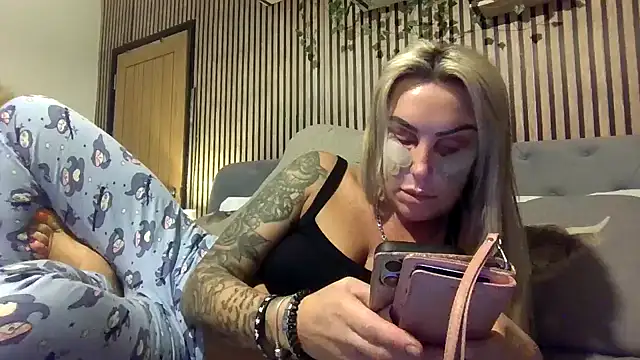 poppyinga1 online show from February 21, 2026, 10:01 pm