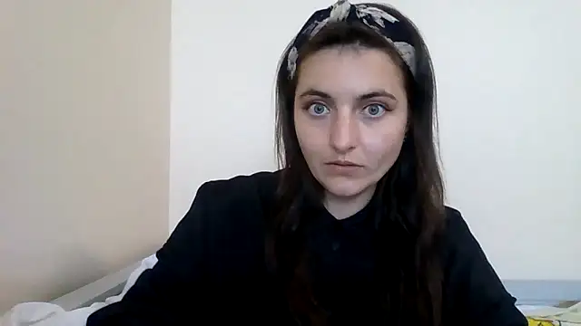 DInaraXRose online show from September 26, 2025, 11:39 am