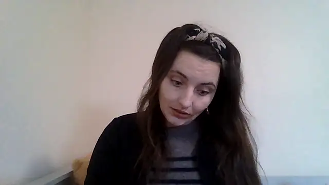 DInaraXRose online show from February 18, 2026, 1:07 pm