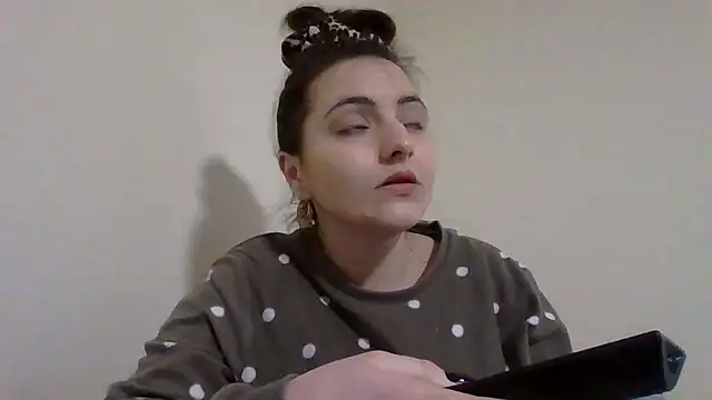 DInaraXRose online show from January 13, 2026, 7:07 pm