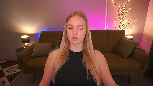 CelesteNoir online show from October 7, 2025, 6:25 am