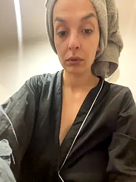 Snapshot of Piggiteablacktea chatting on November 5, 2025, 5:27 pm Piggiteablacktea online show from November 5, 2025, 5:27 pm