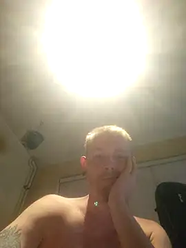 piercingpik online show from July 16, 2026, 8:39 pm