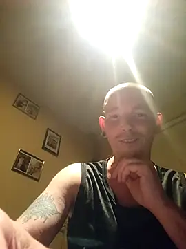 piercingpik online show from August 6, 2026, 8:04 pm