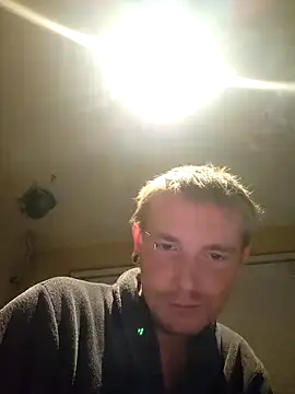 piercingpik online show from September 30, 2025, 7:42 pm