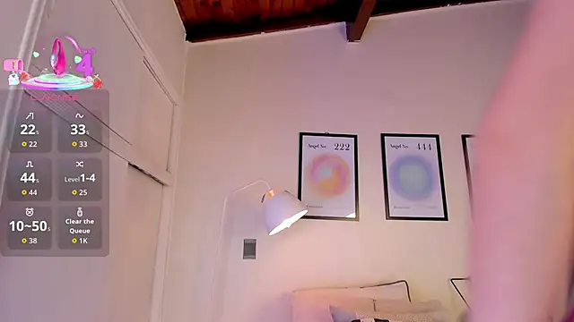 AriaMuse online show from October 25, 2025, 8:42 pm