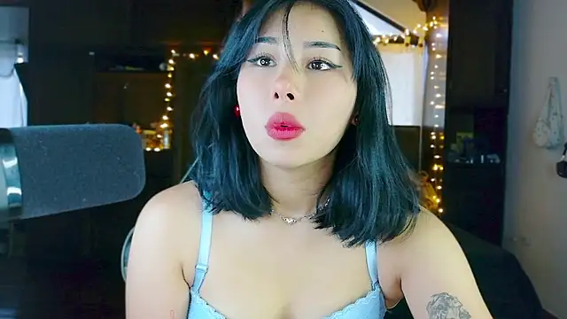 Shisuku Sophi online show from May 3, 2026, 10:24 pm