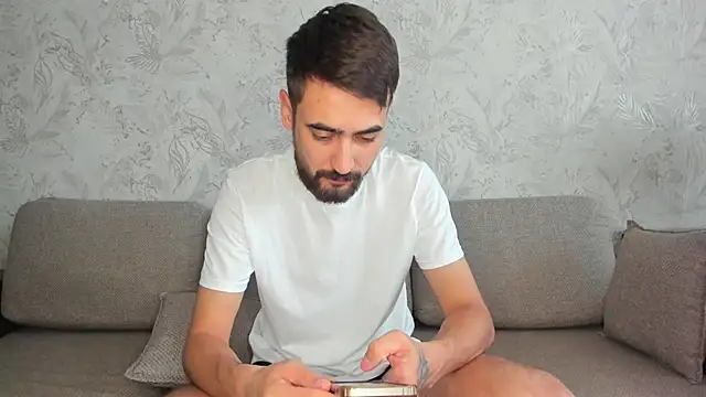 sophywhisper online show from September 22, 2025, 6:30 am