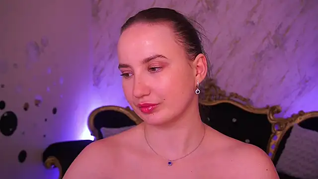 SofieBloom online show from April 1, 2026, 2:57 am