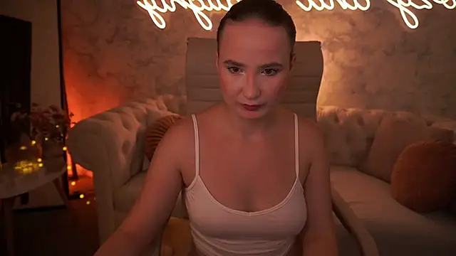 SofieBloom online show from August 7, 2026, 10:05 pm