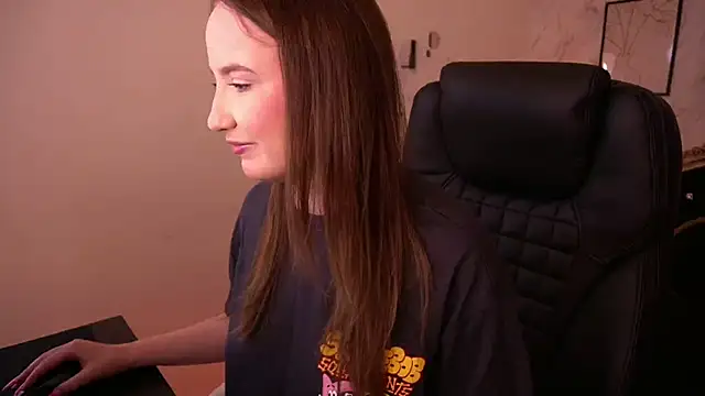 Snapshot of SofieBloom chatting on May 31, 2026, 9:15 pm SofieBloom online show from May 31, 2026, 9:15 pm