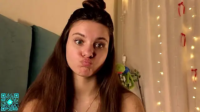 Snapshot of chloemilka chatting on February 15, 2026, 5:23 pm chloemilka online show from February 15, 2026, 5:23 pm