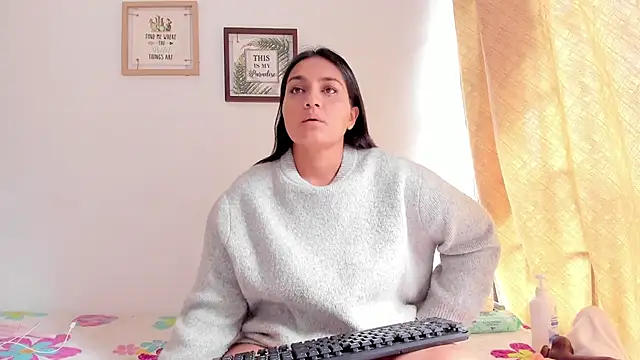 selena jhonson online show from September 19, 2025, 1:48 pm