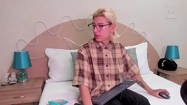 Enrrixxx  online show from November 3, 2025, 8:23 pm