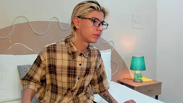 Enrrixxx  online show from November 23, 2025, 7:24 pm