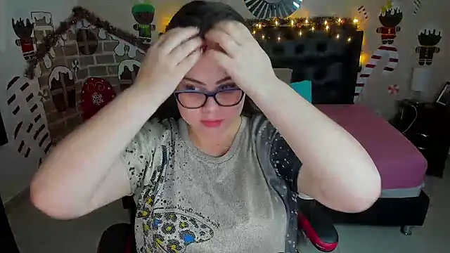 LolaVillalobos online show from December 5, 2025, 12:15 pm