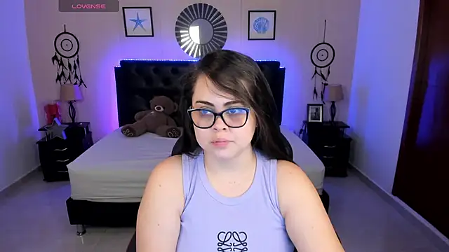 LolaVillalobos online show from May 1, 2026, 12:21 pm