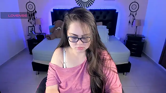 LolaVillalobos online show from June 26, 2026, 12:11 pm