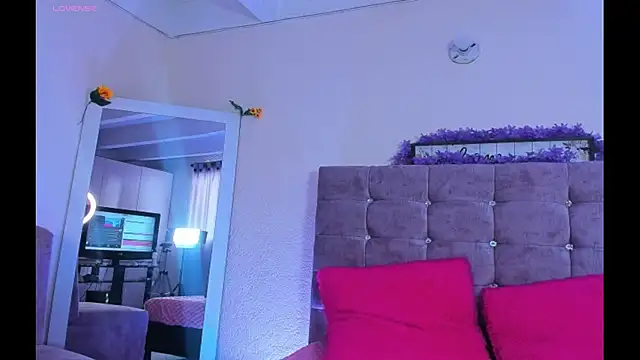 karol rose online show from September 23, 2025, 8:49 pm