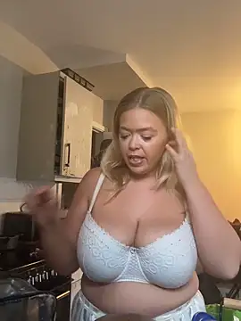 KaylaTrudi online show from November 4, 2025, 10:41 am