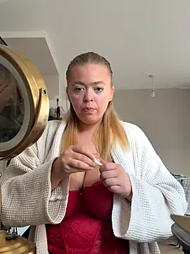 KaylaTrudi online show from November 18, 2025, 11:02 am