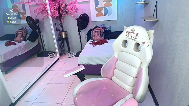 Maggy t18 online show from May 29, 2026, 3:34 am