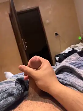 Snapshot of Mbidee chatting on April 15, 2026, 11:05 pm Mbidee online show from April 15, 2026, 11:05 pm