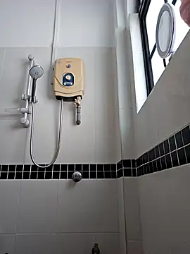 Snapshot of lirz06 chatting on November 11, 2025, 4:40 am lirz06 online show from November 11, 2025, 4:40 am