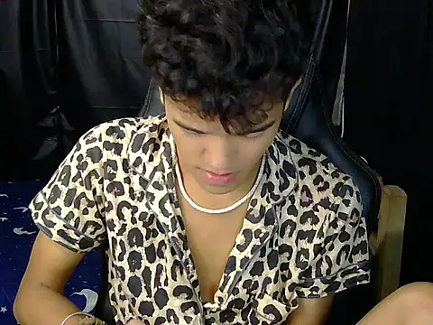 Snapshot of kenbigcockxx chatting on March 11, 2026, 9:47 am kenbigcockxx online show from March 11, 2026, 9:47 am