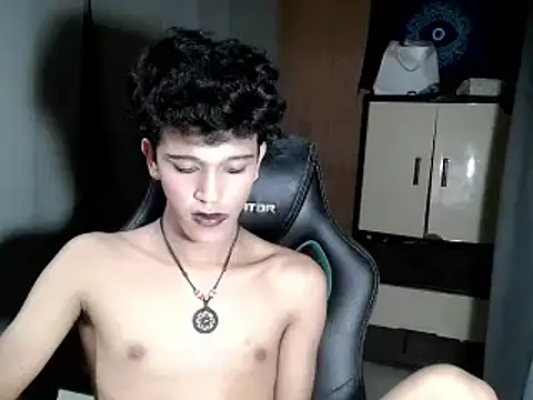 kenbigcockxx online show from November 10, 2025, 5:18 pm