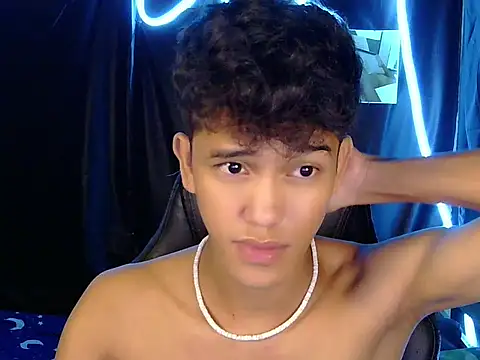 Snapshot of kenbigcockxx chatting on March 3, 2026, 7:43 pm kenbigcockxx online show from March 3, 2026, 7:43 pm