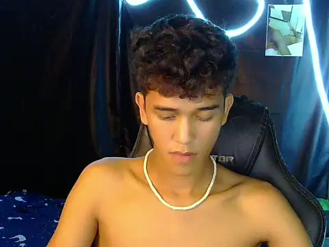 Snapshot of kenbigcockxx chatting on March 5, 2026, 10:12 am kenbigcockxx online show from March 5, 2026, 10:12 am