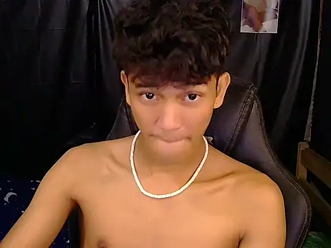 Snapshot of kenbigcockxx chatting on March 2, 2026, 7:43 pm kenbigcockxx online show from March 2, 2026, 7:43 pm