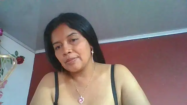 DianaOchoa  online show from June 24, 2026, 8:28 pm