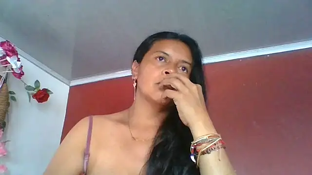 DianaOchoa  online show from June 10, 2026, 7:37 pm