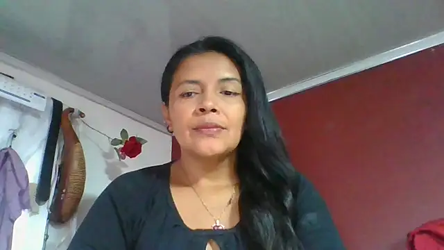 DianaOchoa  online show from May 5, 2026, 8:23 pm